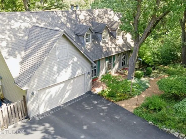 449 Roslyn Rd, Dundee, IL 60118