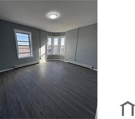 3 bed, $2,300 — Photo 2