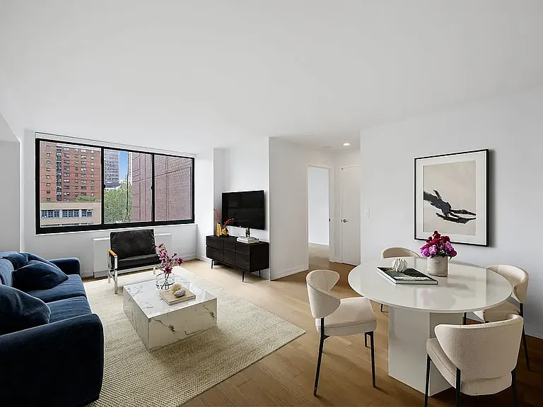 200 W 60th St #7G — Photo 4