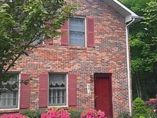 2016 Williamsburg Sq, Johnson City, TN 37604