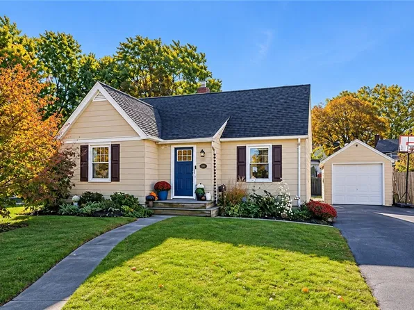 57 Sandymount Dr, Irondequoit, NY 14617