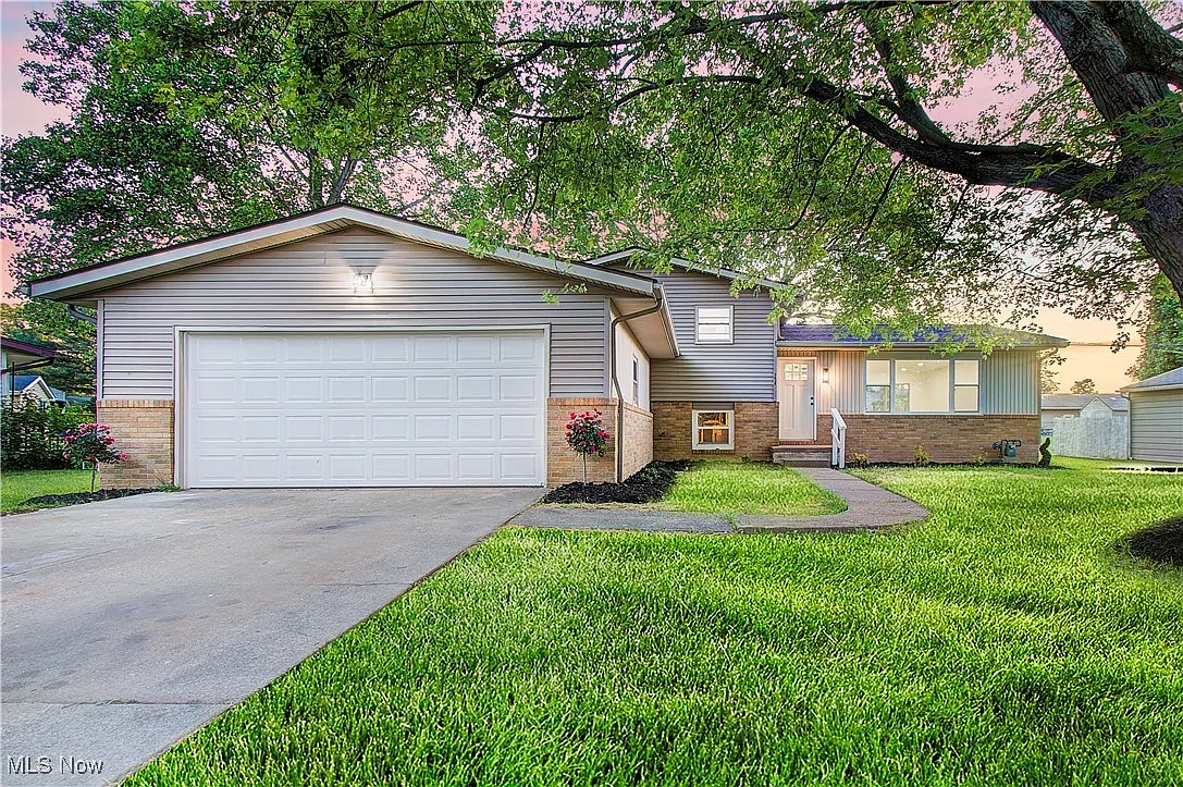 3628 Boettler St NE photo 1