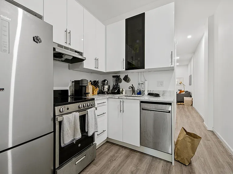 1670 1st Ave #2S — Photo 2