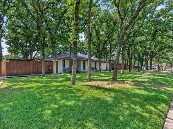 1317 W Redbud Dr, Hurst, TX 76053
