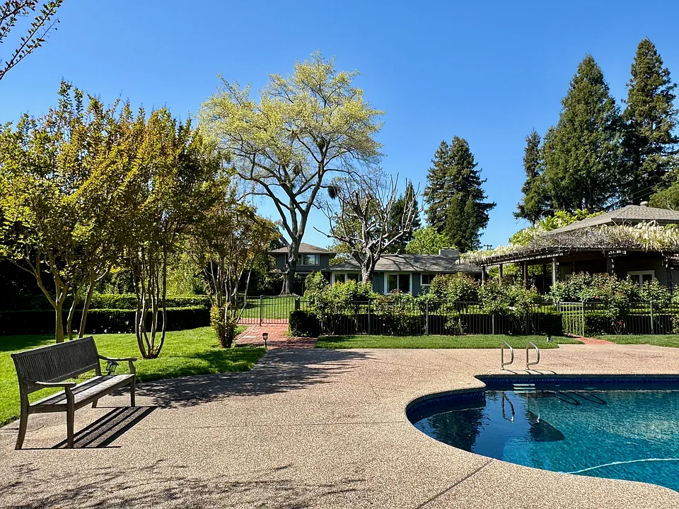 1701 Zinfandel Ln