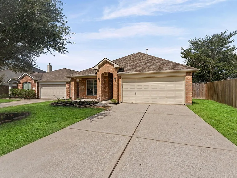 24911 Sandusky Dr — Photo 3