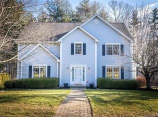 25 Lynn Pl, Ridgefield, CT 06877