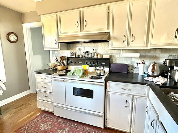 5th image of 510 Auburndale Ave