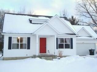 907 Torrie Cir, Norton Shores, MI