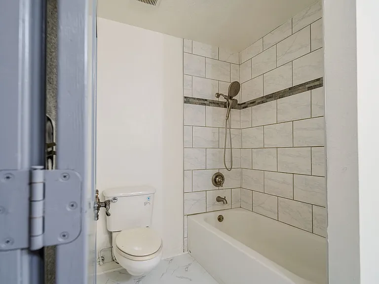 4324 W 16th St — Photo 15