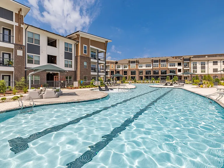Relaxing Saltwater Pool with Wi-Fi, Sun Shelves & Grill Areas