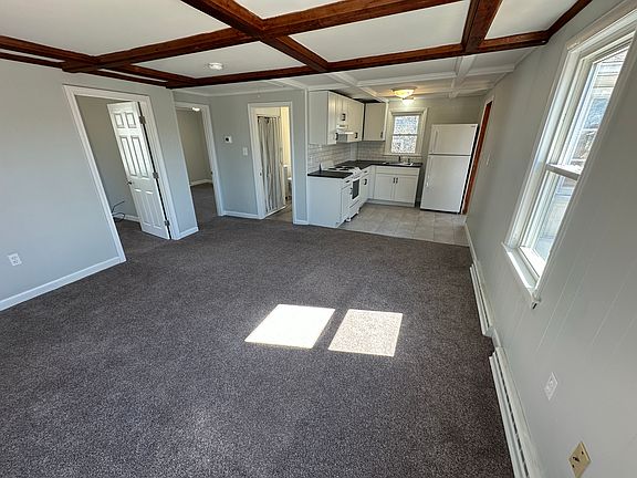 Livingroom/ kitchen.