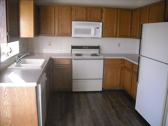 3rd image of 598 Suntrail Dr