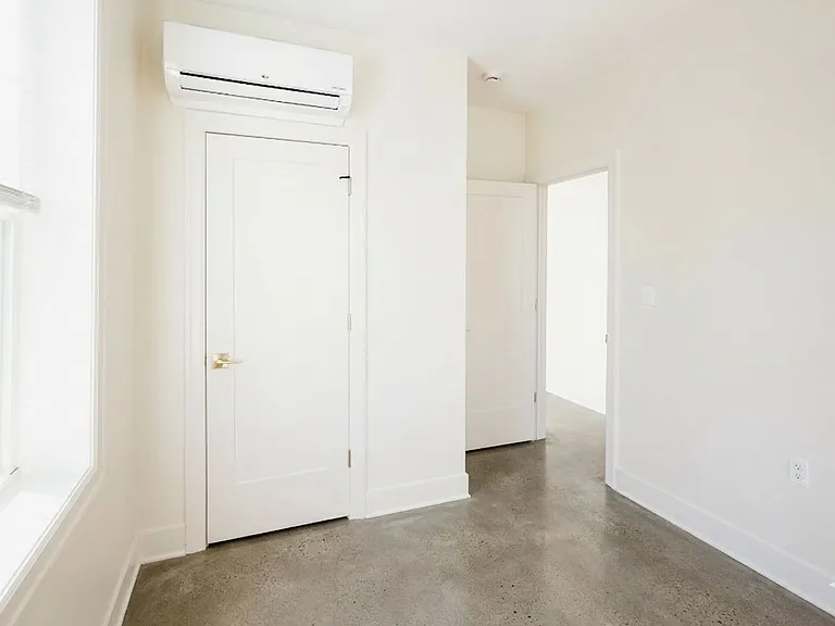 Sterling Apartments — Photo 29