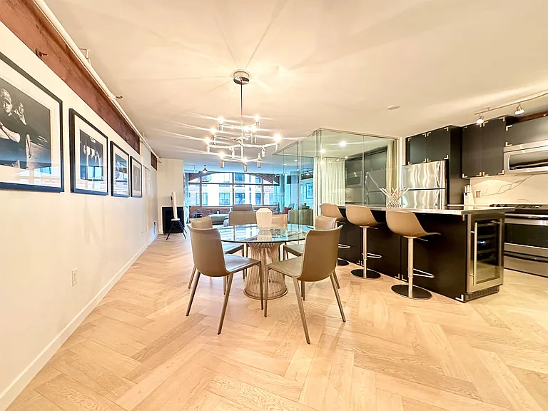 550 Beatty St #5-4 — Photo 10