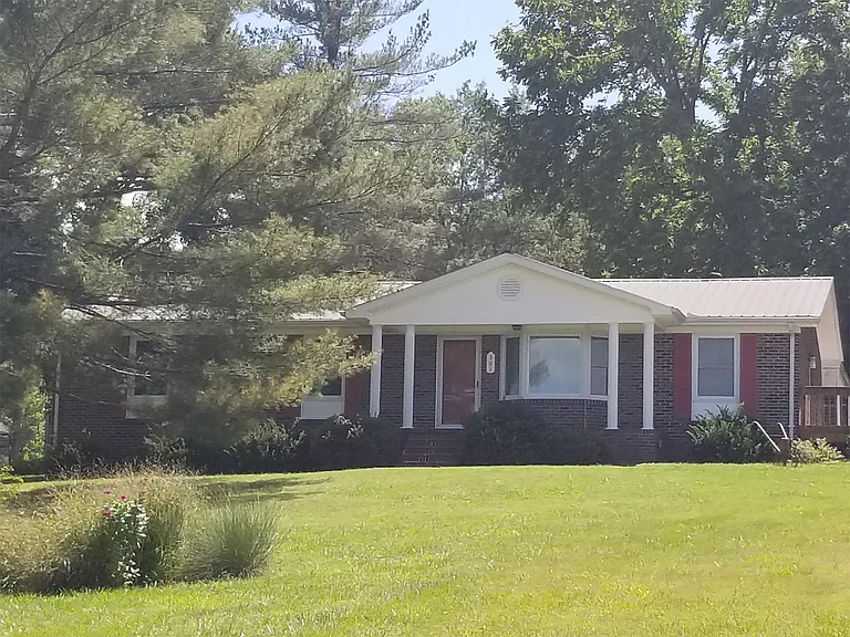 301 Shannon Dr — Photo 5