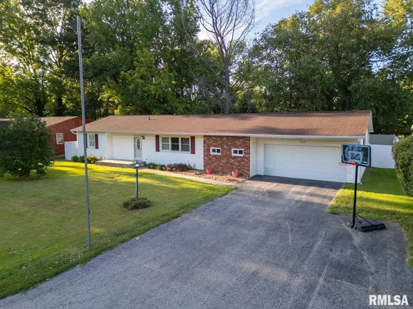 1115 E Poplar St, Herrin, IL 62948