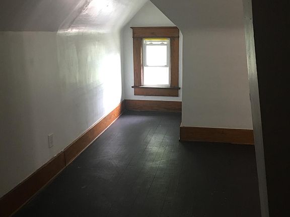 4th image of 312 E Lincoln Ave