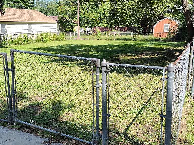 814 N Sheridan Ave — Photo 2