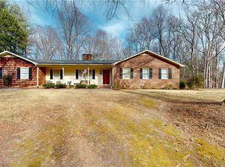 171 Ridgewood Dr, Mount Airy, NC 27030