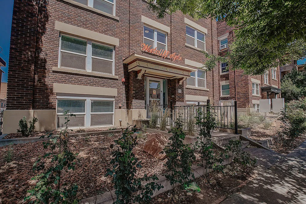 Studio, 350 sqft, $900 — Photo 1