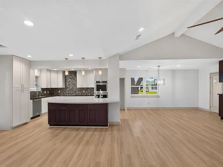 3208 Woodstone Dr — Photo 9