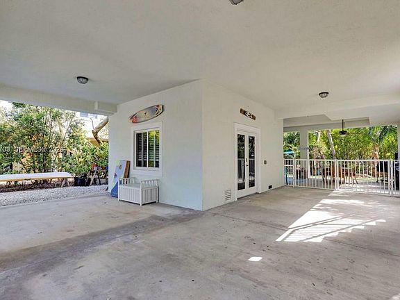 3rd image of 1019 Snapper Ln