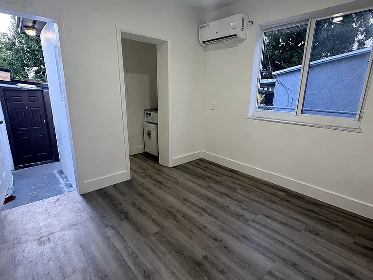 128 NW 9th Ave #3 — Photo 6