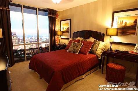 5th image of 215 N Center #1306