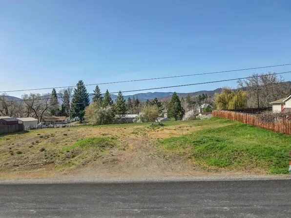 212 S Fairchild St, Yreka, CA 96097