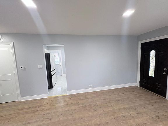 5th image of 16438 Honore Ave