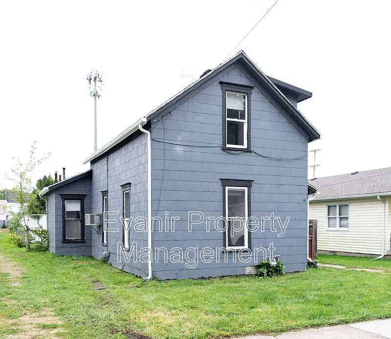 3 bed, 1.0 bath, 1118 sqft, $1,175 — Photo 2
