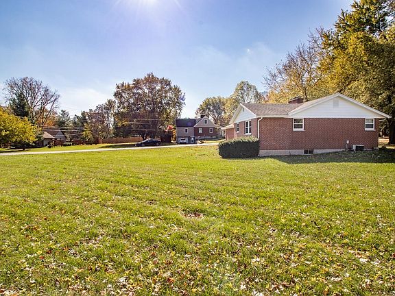 4th image of 1918 N Belleview Dr