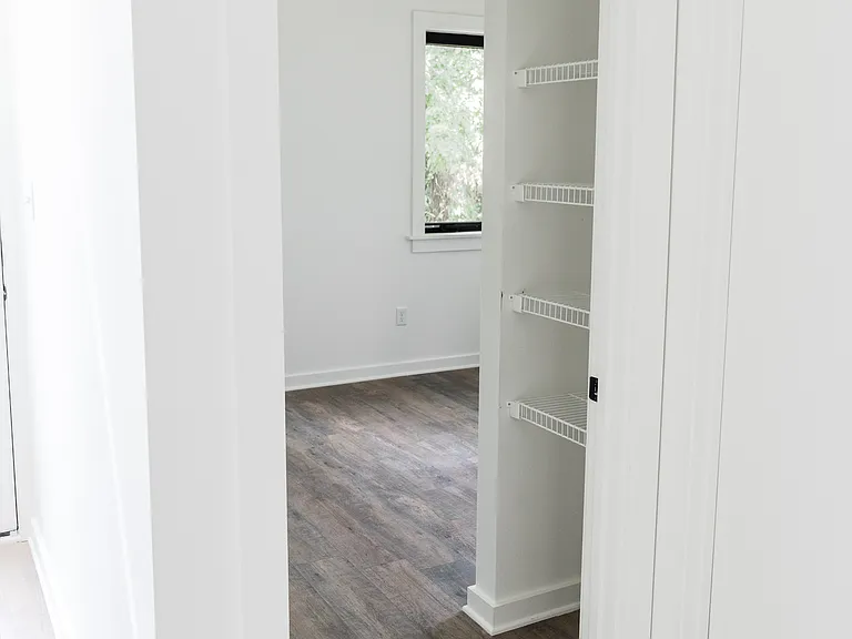 1260 Parkwood Ave — Photo 9