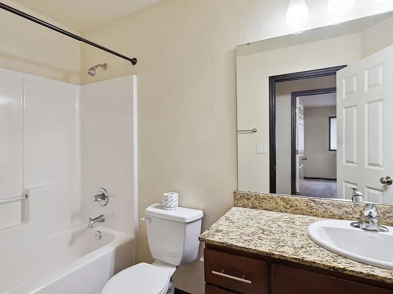 Town Square Townhomes — Photo 37