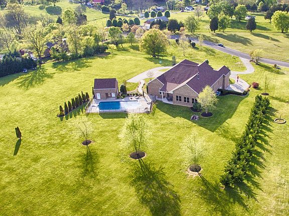 3rd image of 420 Cypress Dr