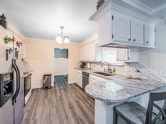 4th image of 504 SE 3rd St