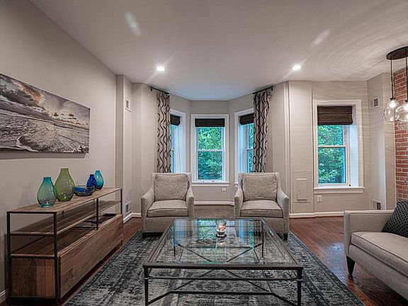 Living Room - alternative view