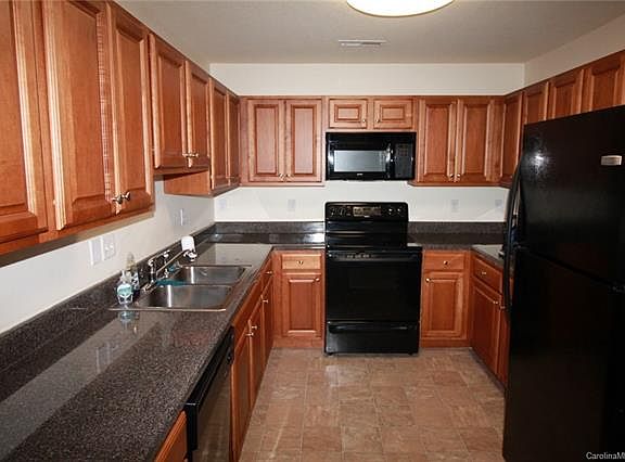5th image of 74 Aberdeen Dr