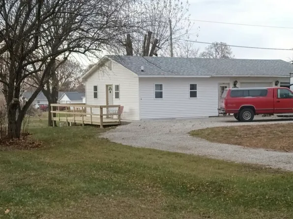 44 Lafayette St, Saunemin, IL 61769