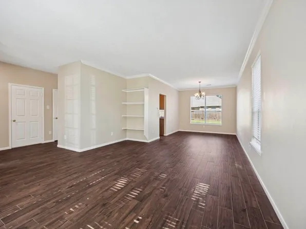 6501 E Bending Oaks Ln, Pearland, TX 77584