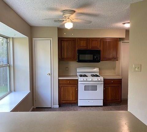 4th image of 523 Gleneagles Dr