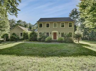 7 Karen Ct, Rock Tavern, NY 12575