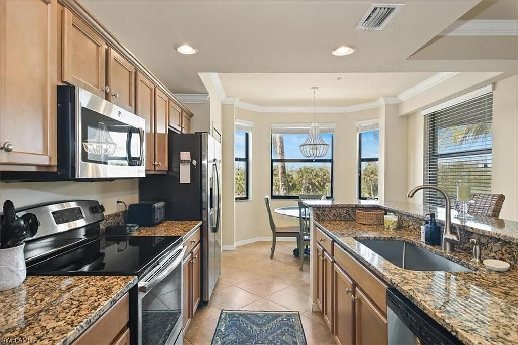 2 bed, 2.0 bath, 1232 sqft, $4,000 — Photo 2
