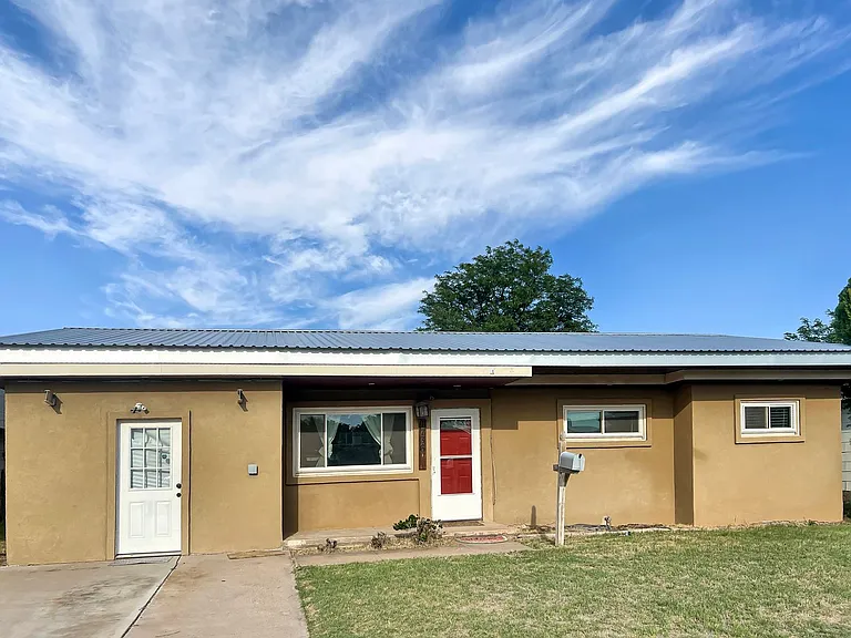 1736 N Penasco Dr — Photo 1