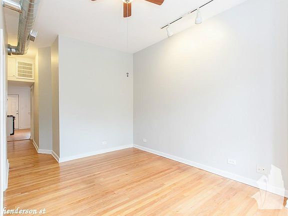 3rd image of 1914 W Henderson St #114