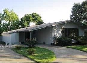 2nd image of 2216 Montrose Ave #328