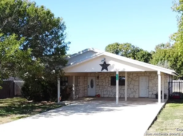 1408 33rd Street, Hondo, TX 78861