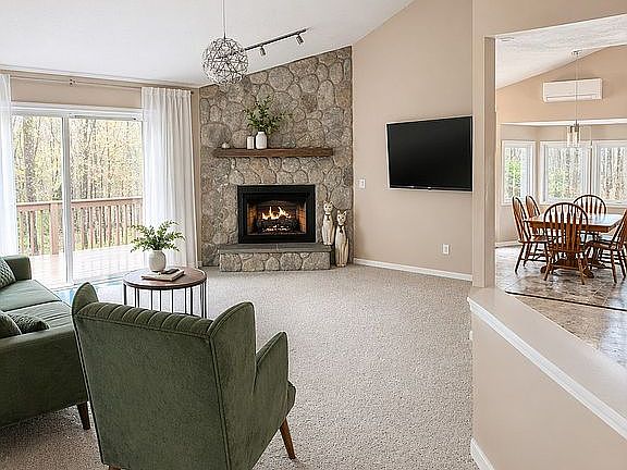 2nd image of 117 Whippletree Ln