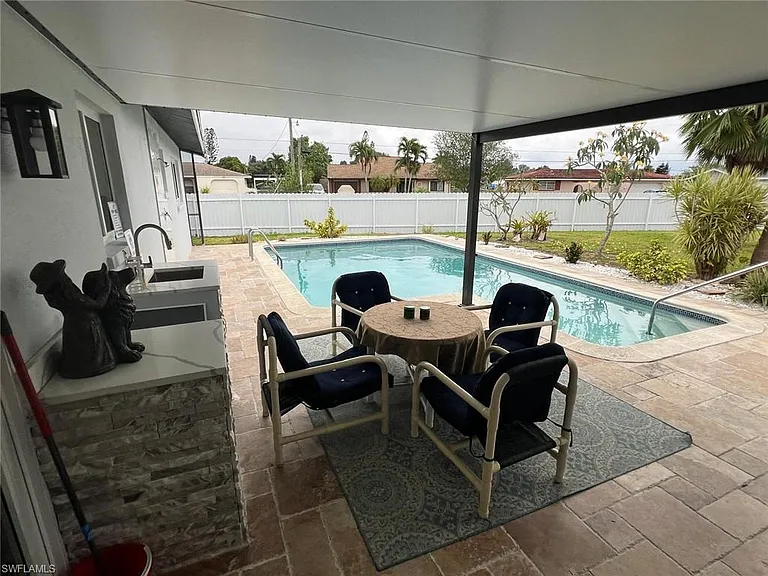 1118 NE Pine Island Ln — Photo 26